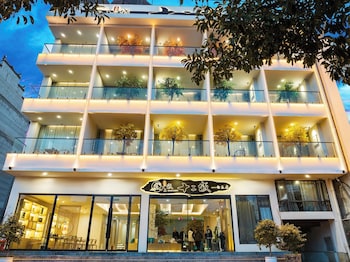 12c baiyujing hot spring resort furong