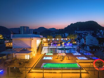 12c baiyujing hot spring resort furong