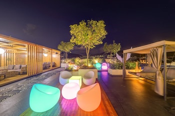 12c baiyujing hot spring resort furong