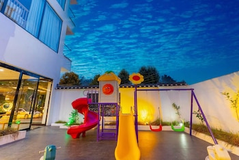 12c baiyujing hot spring resort furong
