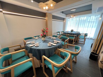 12c baiyujing hot spring resort furong