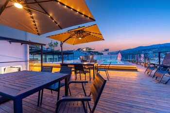 12c baiyujing hot spring resort furong