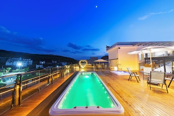 12c baiyujing hot spring resort furong