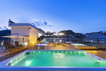 12c baiyujing hot spring resort furong