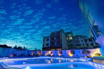12c baiyujing hot spring resort furong