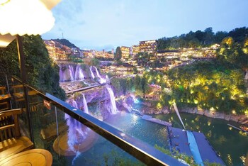 12C Waterfall Stay Furong Main Falls,,3 star