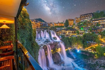 12C Waterfall Stay Furong Main Falls,,3 star