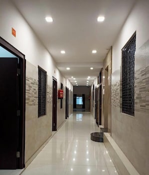 Chhabra Hotel Kanpur,,2 star