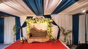 Ll Palace,,2 star