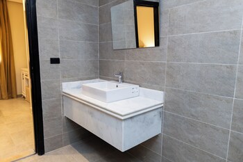 Lurette Hotel,,2 star
