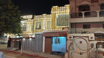hotel lav kush grand ayodhya