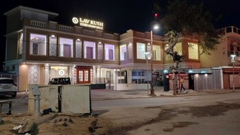 hotel lav kush grand ayodhya