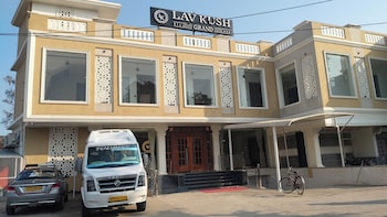 hotel lav kush grand ayodhya