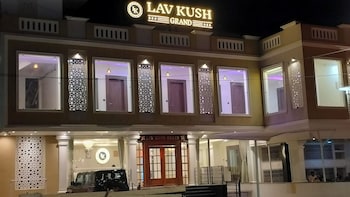 hotel lav kush grand ayodhya