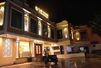 hotel lav kush grand ayodhya
