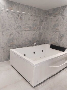 Hotel Grand Cg,,3 star