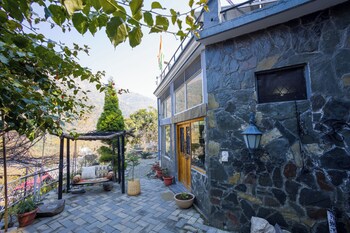 elivaas zephyr sierra 2 bhk hillside