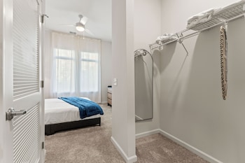 riviere apartments king bed suite and pool and gym and pet friendly and near epic universe