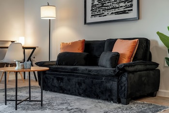 riviere apartments king bed suite and pool and gym and pet friendly and near epic universe