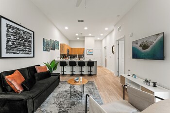 riviere apartments king bed suite and pool and gym and pet friendly and near epic universe