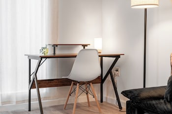 riviere apartments king bed suite and pool and gym and pet friendly and near epic universe
