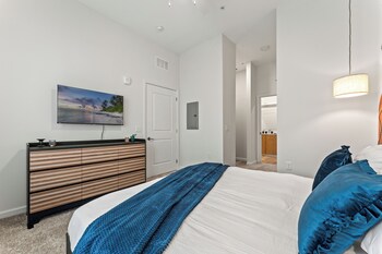 riviere apartments king bed suite and pool and gym and pet friendly and near epic universe