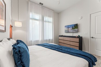 riviere apartments king bed suite and pool and gym and pet friendly and near epic universe