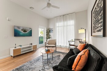 riviere apartments king bed suite and pool and gym and pet friendly and near epic universe