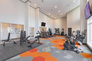 Riviere Apartments King Bed Suite & Pool & Gym & Pet Friendly & Near Epic Universe,,4 star