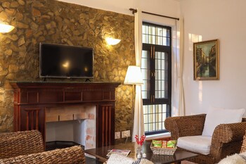 Alaya Stays Thistle House 4 Bhk Hideaway,,2 star
