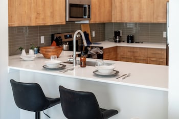 riviere 2br apartment pet friendly oasis sleeps 6 close to epic universe pool and gym