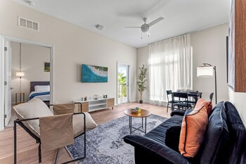 riviere 2br apartment pet friendly oasis sleeps 6 close to epic universe pool and gym
