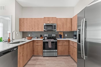 riviere 2br apartment pet friendly oasis sleeps 6 close to epic universe pool and gym