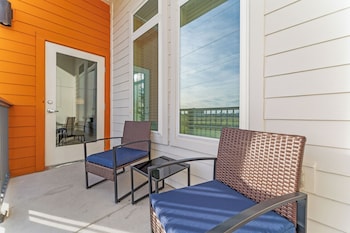 riviere 2br apartment pet friendly oasis sleeps 6 close to epic universe pool and gym