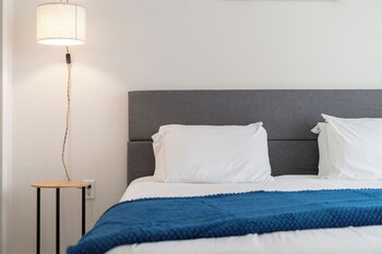 riviere 2br apartment pet friendly oasis sleeps 6 close to epic universe pool and gym