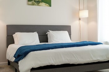 riviere 2br apartment pet friendly oasis sleeps 6 close to epic universe pool and gym