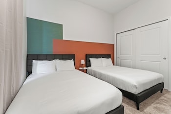 riviere 3br apartment stylish king family pets friendly pool and gym near epic universeopens