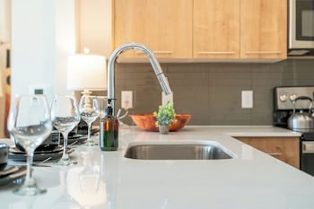 riviere 3br apartment stylish king family pets friendly pool and gym near epic universeopens