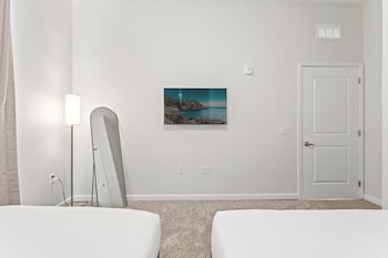 riviere 3br apartment stylish king family pets friendly pool and gym near epic universeopens
