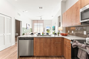 riviere 3br apartment stylish king family pets friendly pool and gym near epic universeopens