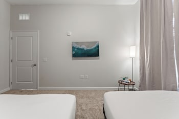 riviere 3br apartment stylish king family pets friendly pool and gym near epic universeopens