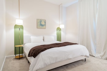 riviere 3br apartment stylish king family pets friendly pool and gym near epic universeopens