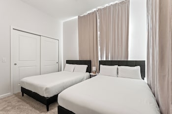 riviere 3br apartment stylish king family pets friendly pool and gym near epic universeopens
