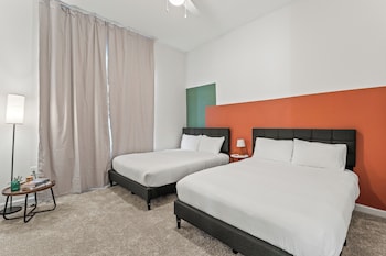 riviere 3br apartment stylish king family pets friendly pool and gym near epic universeopens