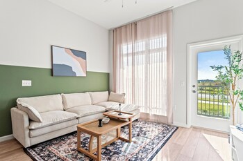 riviere 3br apartment stylish king family pets friendly pool and gym near epic universeopens