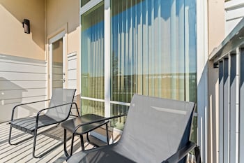 riviere 3br apartment stylish king family pets friendly pool and gym near epic universeopens