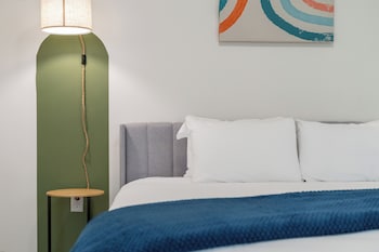 riviere 3br apartment stylish king family pets friendly pool and gym near epic universeopens