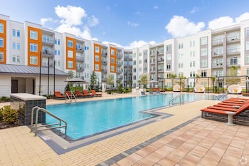 riviere 3br apartment stylish king family pets friendly pool and gym near epic universeopens