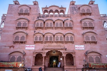 Omji Ashram- Kathiya Mandir,,2 star