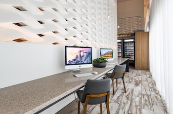 virelli apartments upscale king suite in the heart of orlando w pool